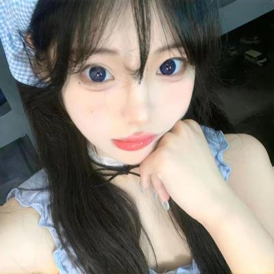 庭院里的女人